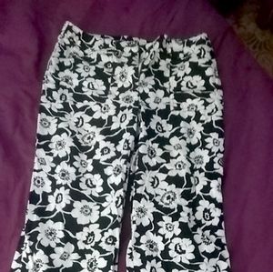 Jones New York Sport Women's Black & White Floral Capris Pants Size 8